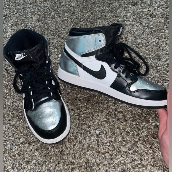 Nike Air Jordan 1 Retro High OG 'Silver Toe' Toddler Size 3Y - Picture 3 of 8